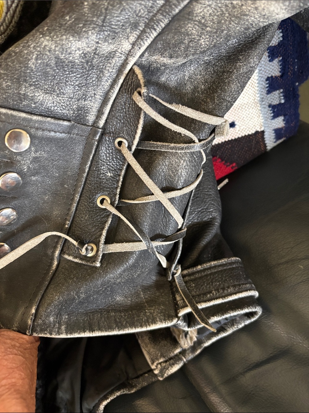 Harley-Davidson Black Leather Biker Jacket with Belt and Epaulets - Picture 6 of 7